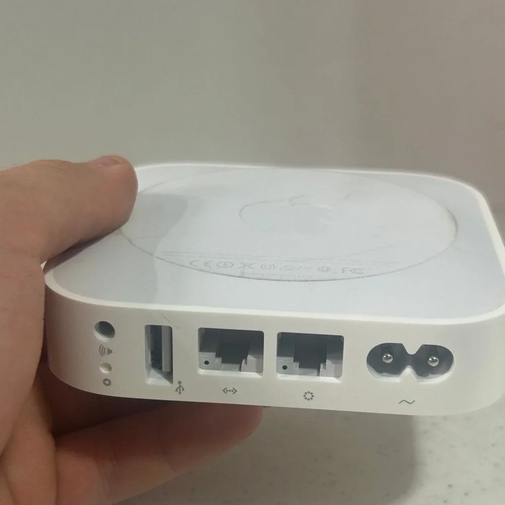 Apple AirPort Express Base Station A1392 802.11n Wi-Fi Router White AirPlay